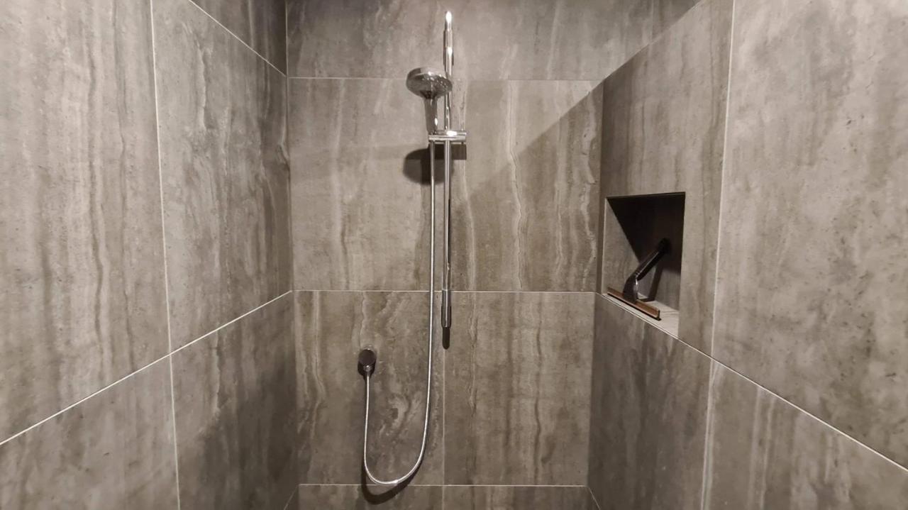 Kowhai Apartment - Private Opposite Golf Course Central واناكا المظهر الخارجي الصورة